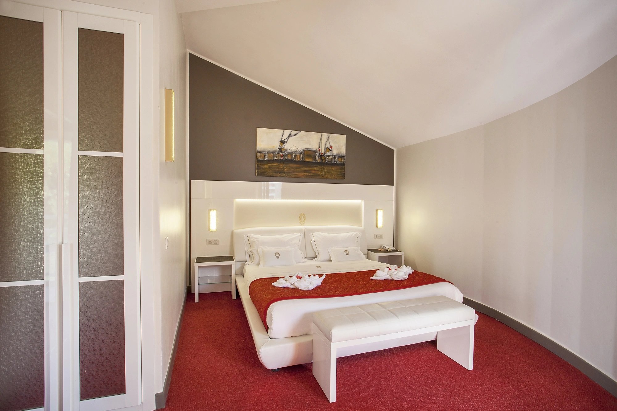 Chambre de la suite de luxe de l’hôtel 3 étoiles à Lucciana
