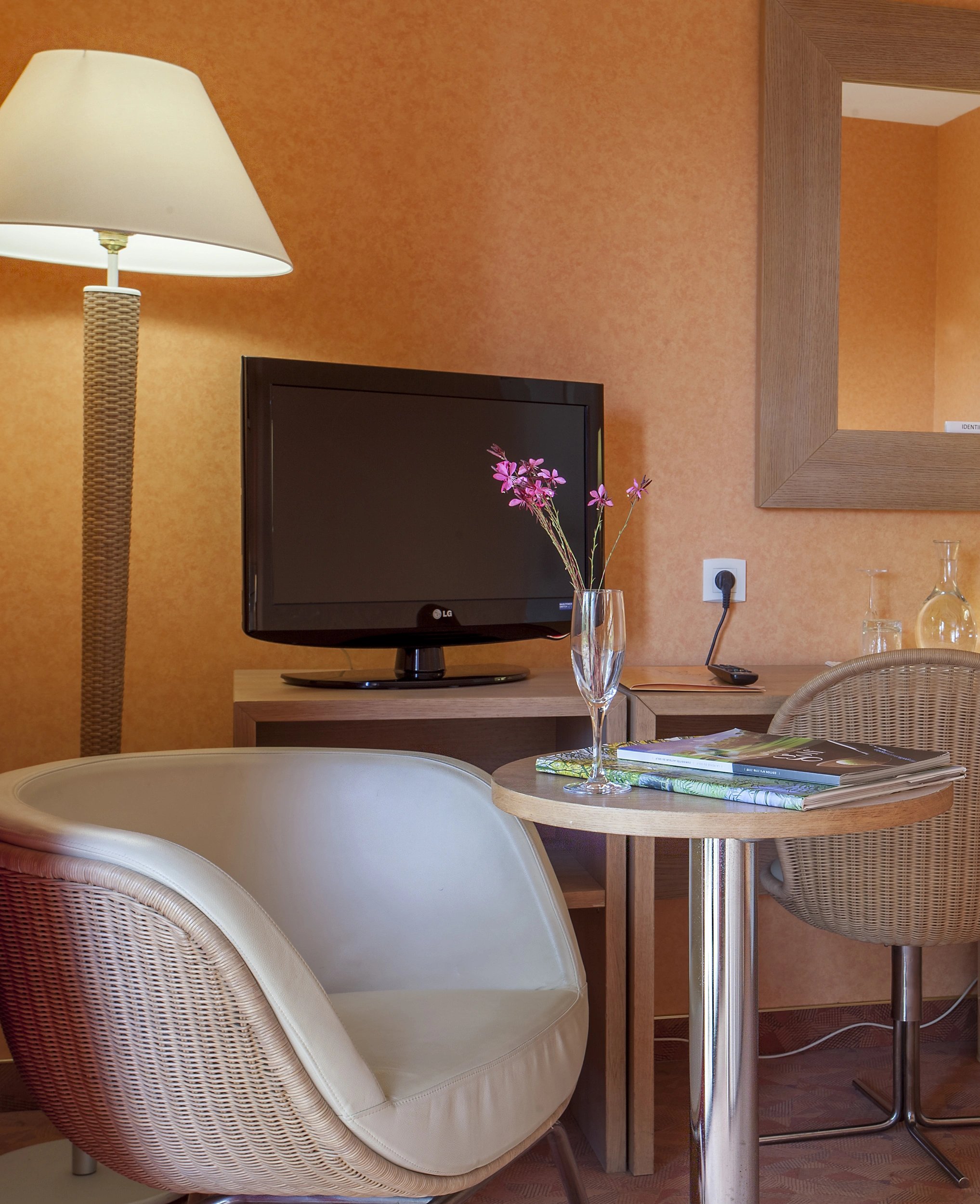 Espace salon de la chambre de l’hôtel 3 étoiles à Lucciana